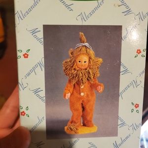 Madame Alexander Wizard of Oz lion figurine